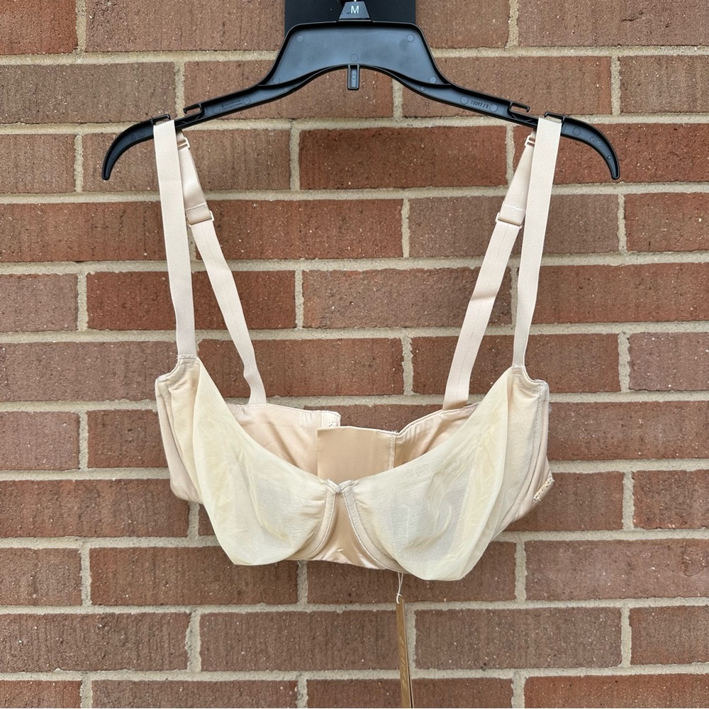 Skims No Show Molded Unlined Balconette Bra in Sand Size 38DD NWT